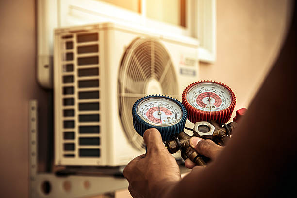Professional Hvac technician working in Holyoke, CO